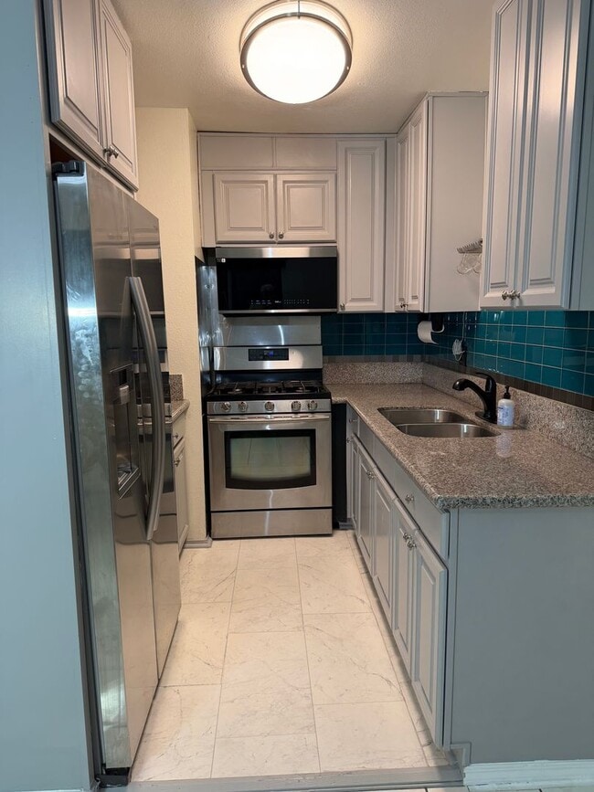 Photo - 3 Bedrooms and 3 baths condo unit in the heart of Sherman Oaks.