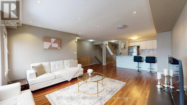 Photo - 3975 Eglinton Ave W
