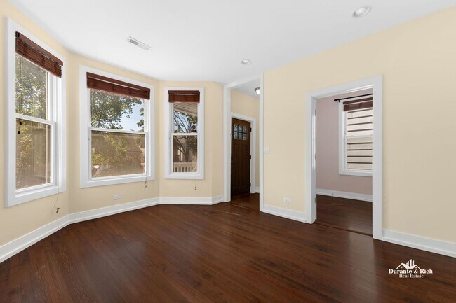 Photo - Albany Park 3++ Bedroom Duplex Has it All