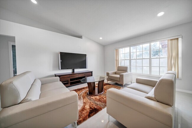 Photo - 113 Madrid St