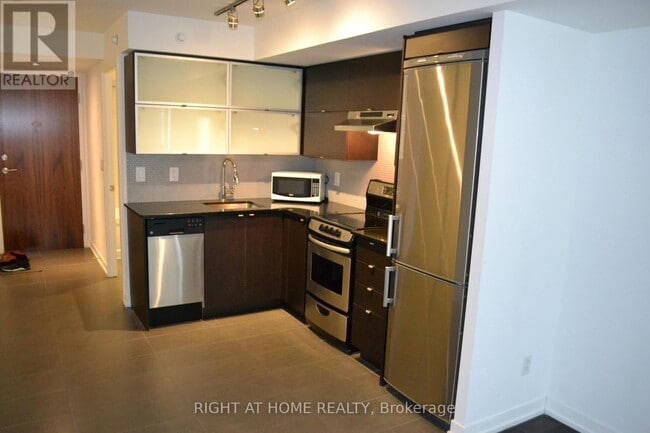 Photo - 170 Fort York Blvd Unit 207
