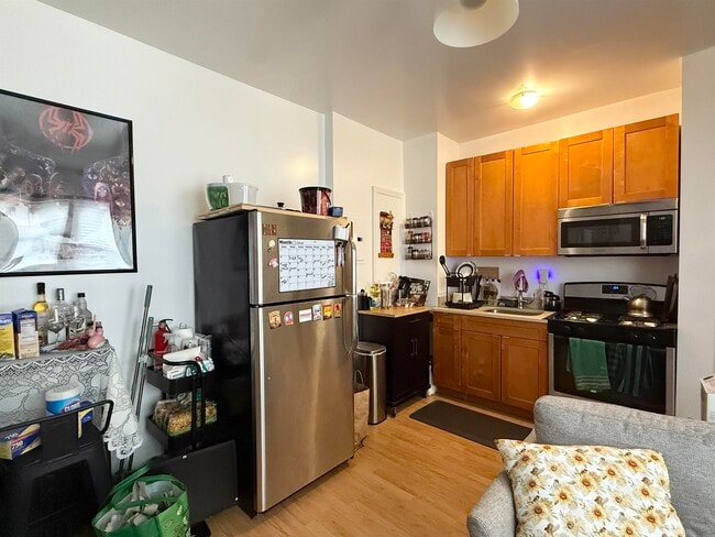 Building Photo - 160 Vroom St Unit 37