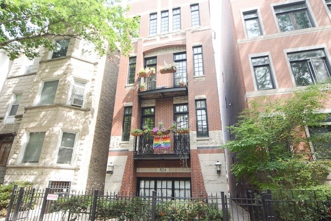 Photo - 824 W Buckingham Pl Apartments Unit M02H