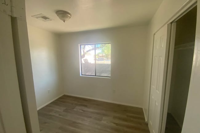 Photo - 1460 W St Marys Rd