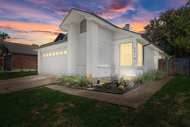 Building Photo - 3010 Siskin Dr Rental