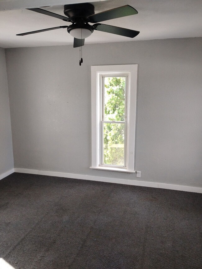 Living room - 308 S 8th St Unit 4