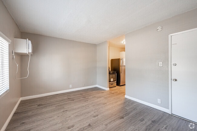 Bachelor - 285SF - Twin Palms