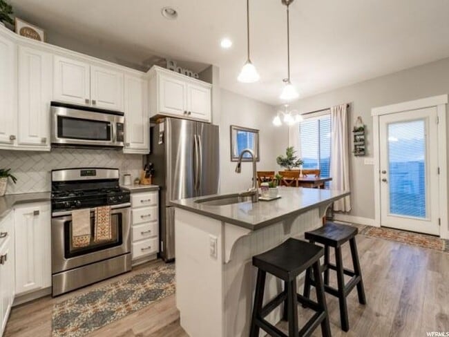 Photo - 132 W Silver Springs Dr