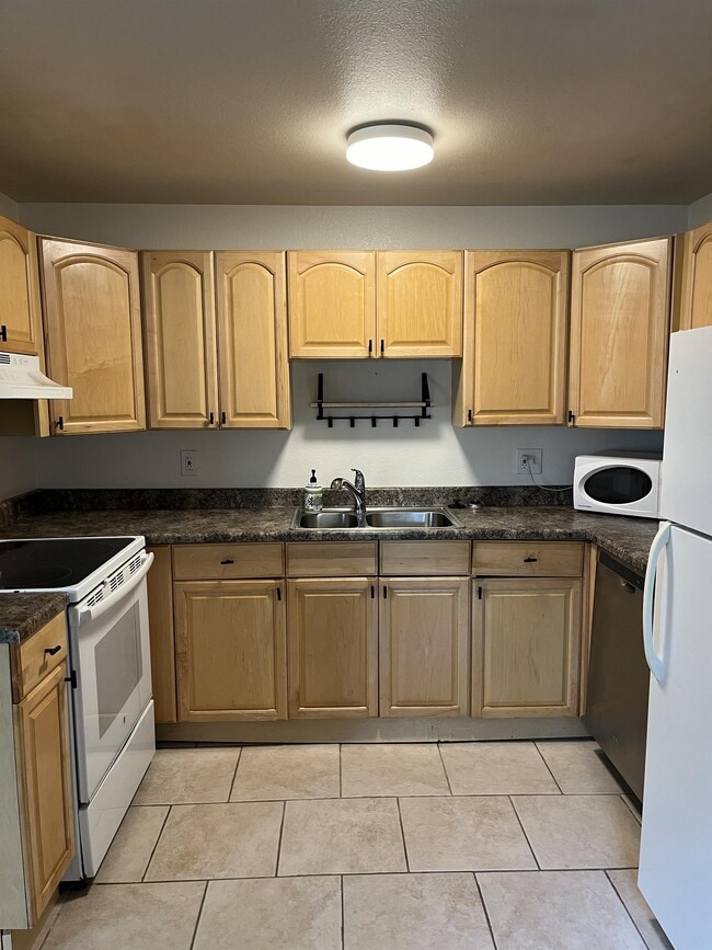 Photo - 643 Swenson Ave