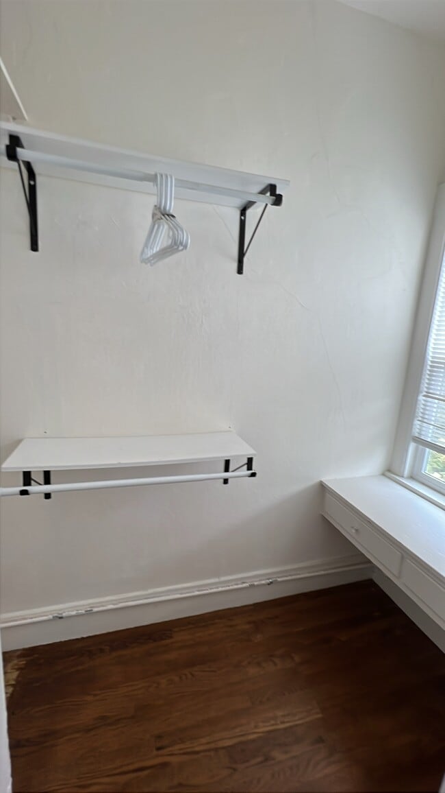 Vestidor - 1694 Oxford St
