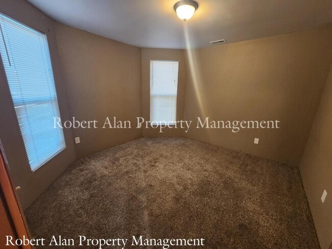 Photo - 114 SE 9th Dr