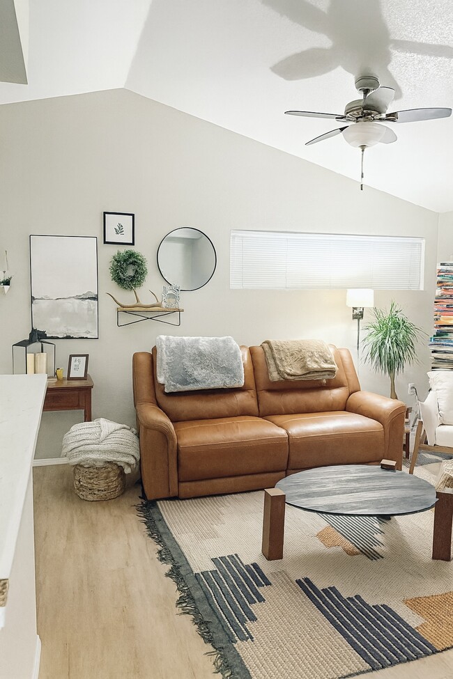 Building Photo - 3002 W Elizabeth St Unit 2H