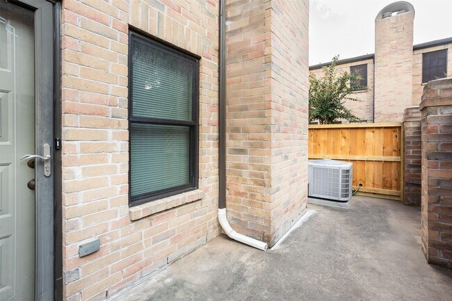 Photo - 9800 Pagewood Ln