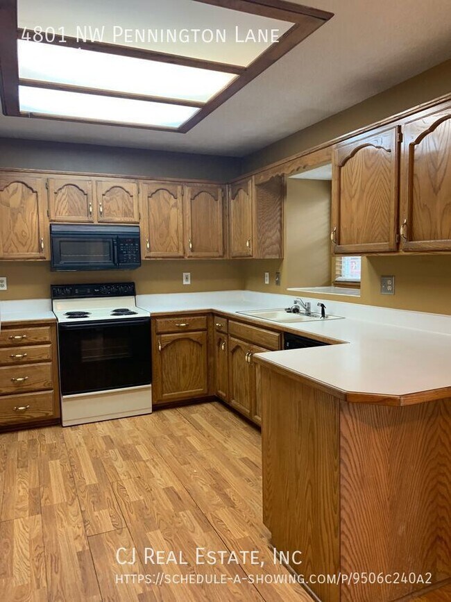 Photo - 4801 NW Pennington Ln