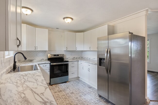 Photo - 185 Storage Rd