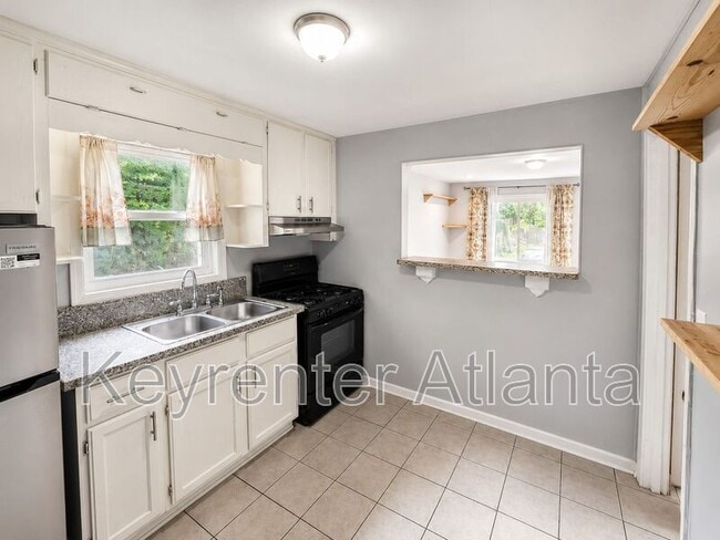 Building Photo - 1155 Unit Apt C