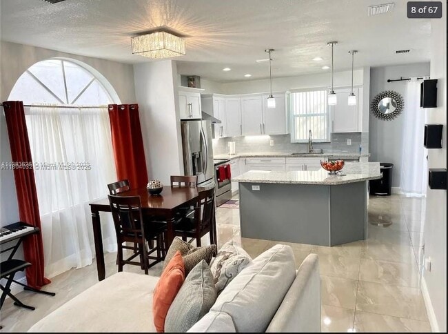 Photo - 409 NW 87th Ln