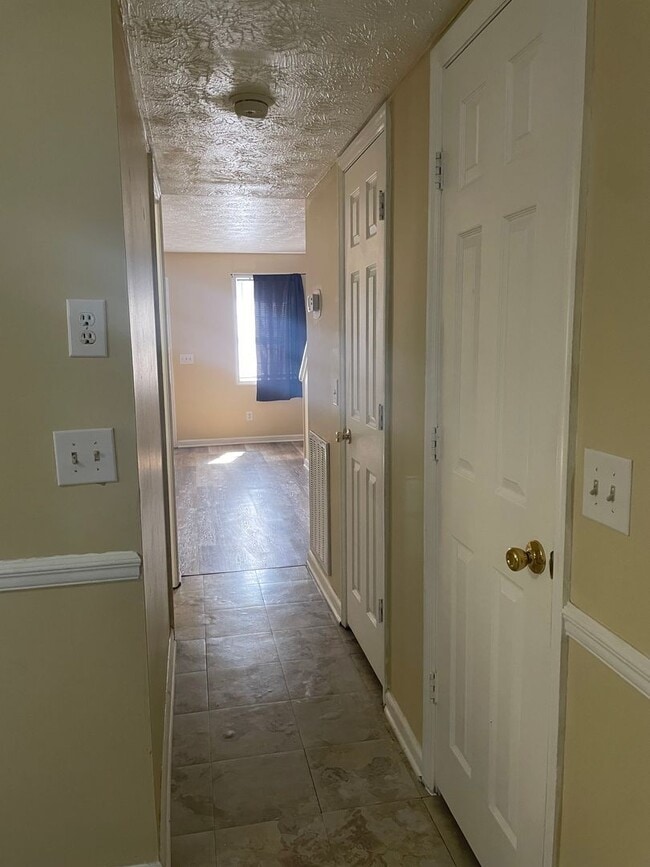 Photo - 3 Bedroom, 2.5 Bath Townhome in Lenlock