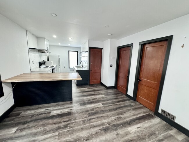 Photo - 1661 Howard Ave Unit 1663