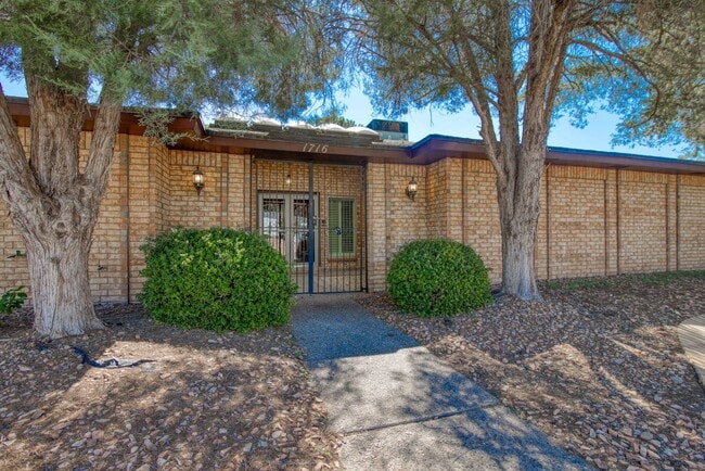 Photo - Stunning eastside rental in highly desirable area!