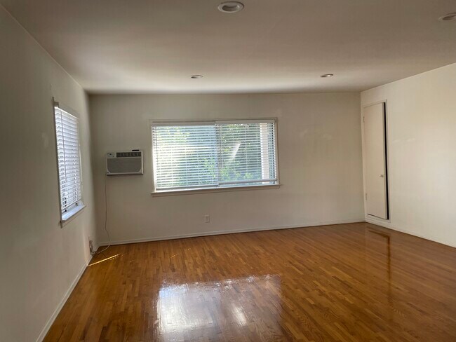 Photo - 8561 Colgate Ave Unidad 2