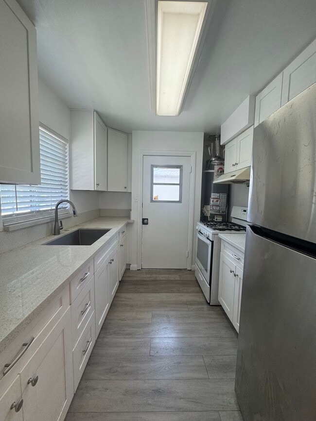 221 S Bushnell Ave