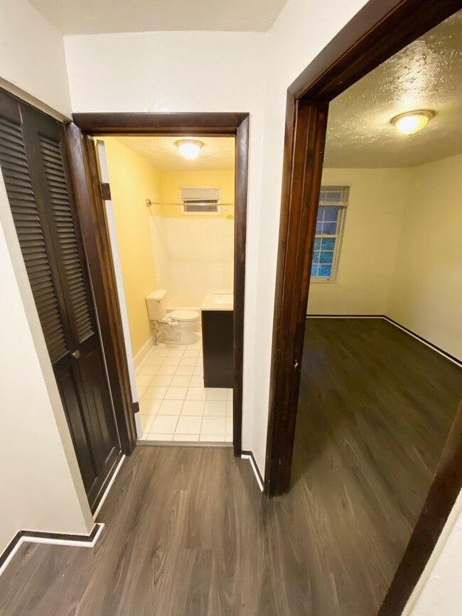 Building Photo - Great 2 Bedroom, 1 Bathroom in McKees Rock... Rental