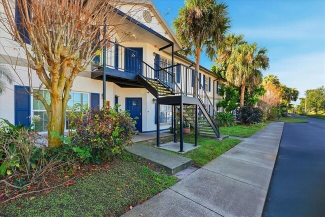 Building Photo - 3651 N Goldenrod Rd Unit C204