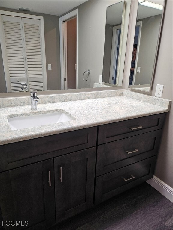 Building Photo - 7125 Lakeridge Ct Unit 224