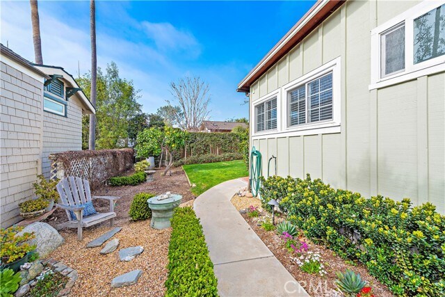 340 Moss St Unidad back