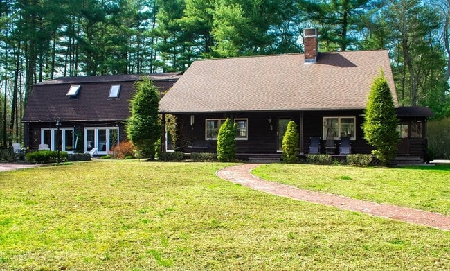 Building Photo - 154 Grove St