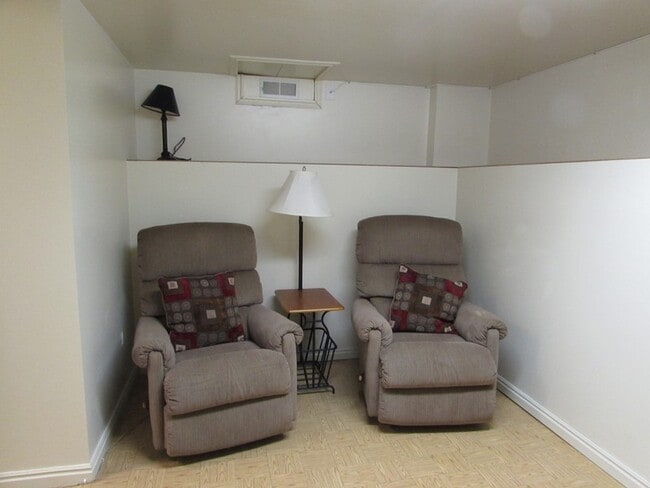 Photo - 252 N Quince St Unit Apt B