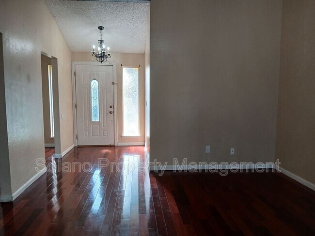 Photo - 400 Mokelumne Dr