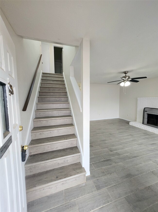 Building Photo - 10047 Emerald Creek Dr