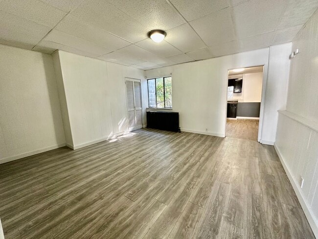 Photo - 2330 Eccles St