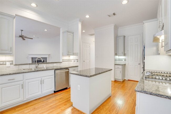 Photo - 3015 W Park at Fairdale