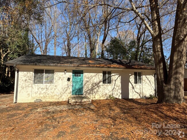 Building Photo - 3923 Colebrook Rd Rental