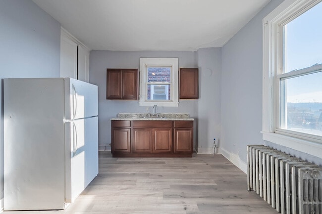 Building Photo - 2116 Bedford Ave Unit 2