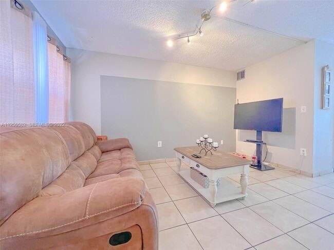 Photo - 3672 SW 59th Ave Unidad 7