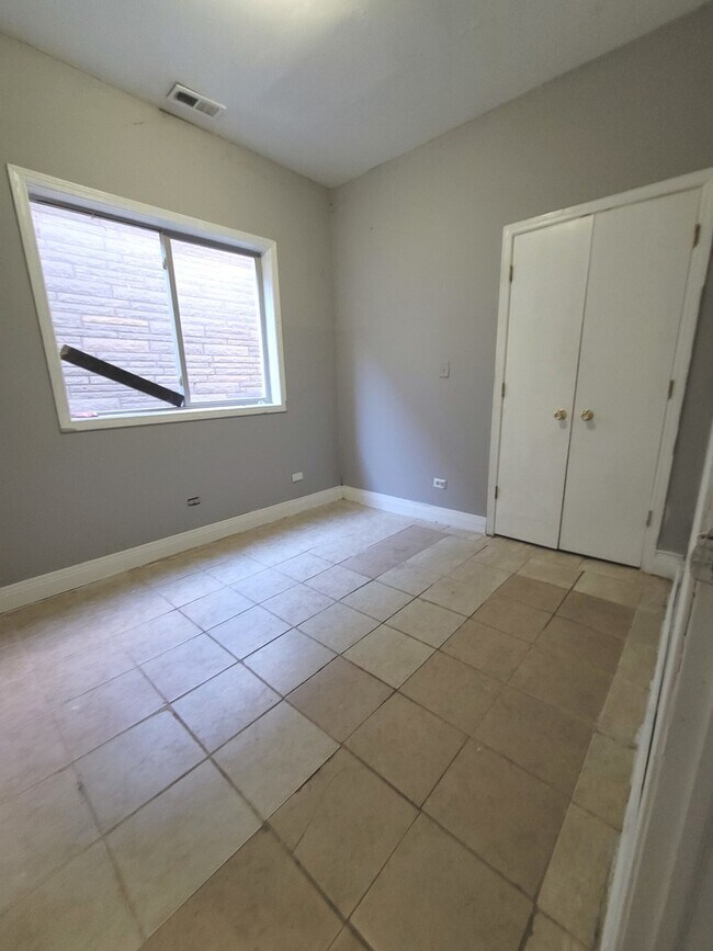 Photo - 7947 S Escanaba Ave