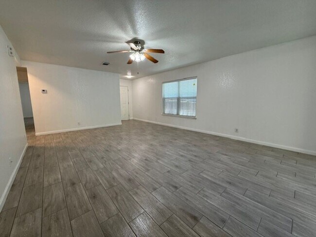 Photo - Nice One Story 3 Bedroom 2 Bath Home Backing to a Greenbelt! Near Sea World