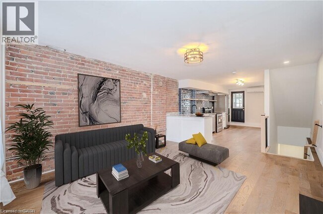 Photo - 310 King St E Unit 2