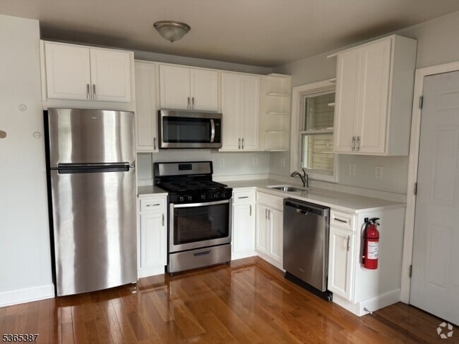 Building Photo - 25 Pine St Rental