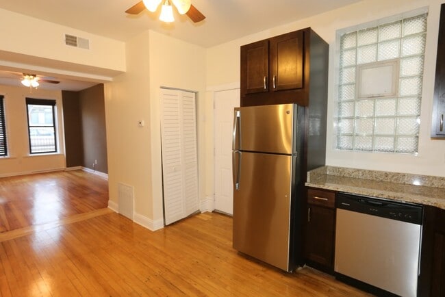 Photo - 2031 W Moffat St Unidad 2