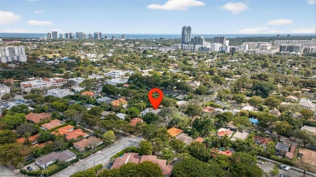 Photo - 3231 Salzedo St