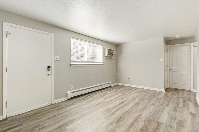 Photo - 8111 W 10th Ave Unidad 8111