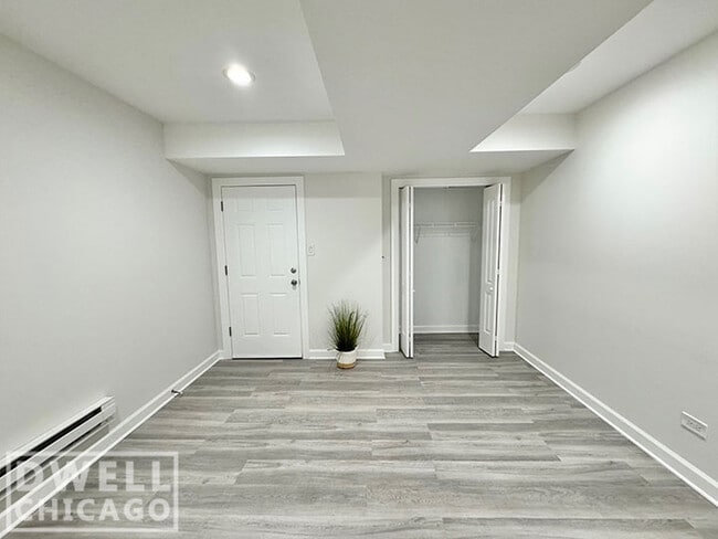 Photo - 727 W Roscoe St