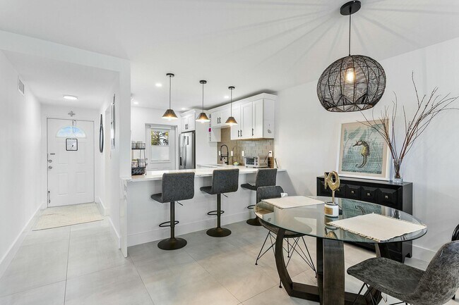 Photo - 330 N Federal Hwy Unit 211