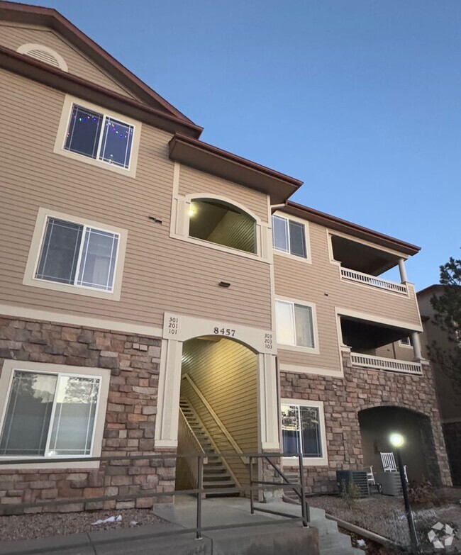 Building Photo - SW Littleton Top Floor Condo with Mountain...