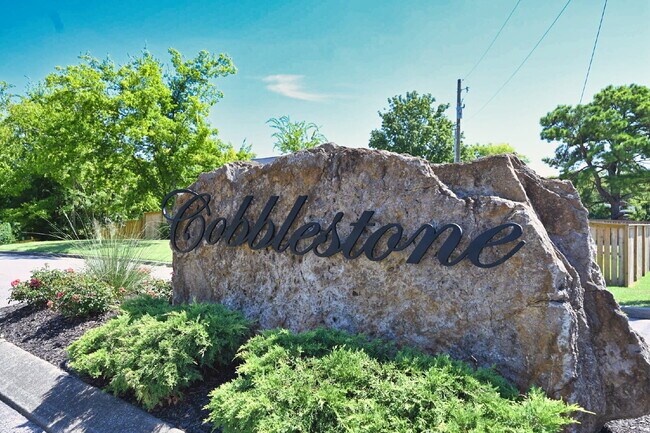 Minutes to Nashville! Stylish 2BR/2.5BA Goodlettsville Townhome